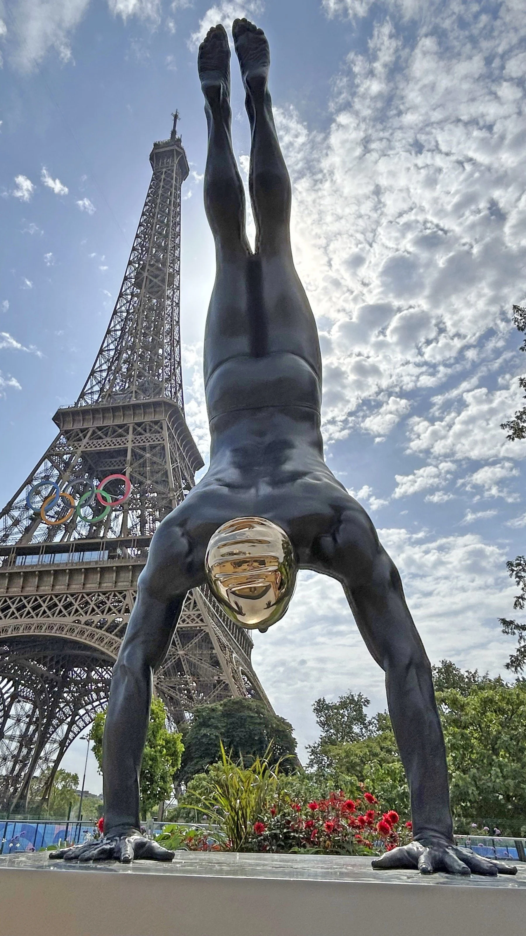 KingRayコーラル　フランク・シャーマン　オブジェ Paris 2024 Olympics — CAROLE A. FEUERMAN